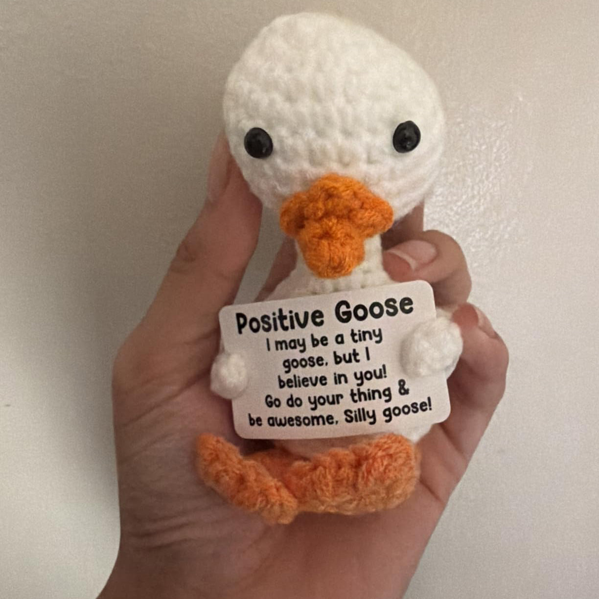 Mini goose-shaped gift for girls, a fashionable item to give as a gift to a friend.