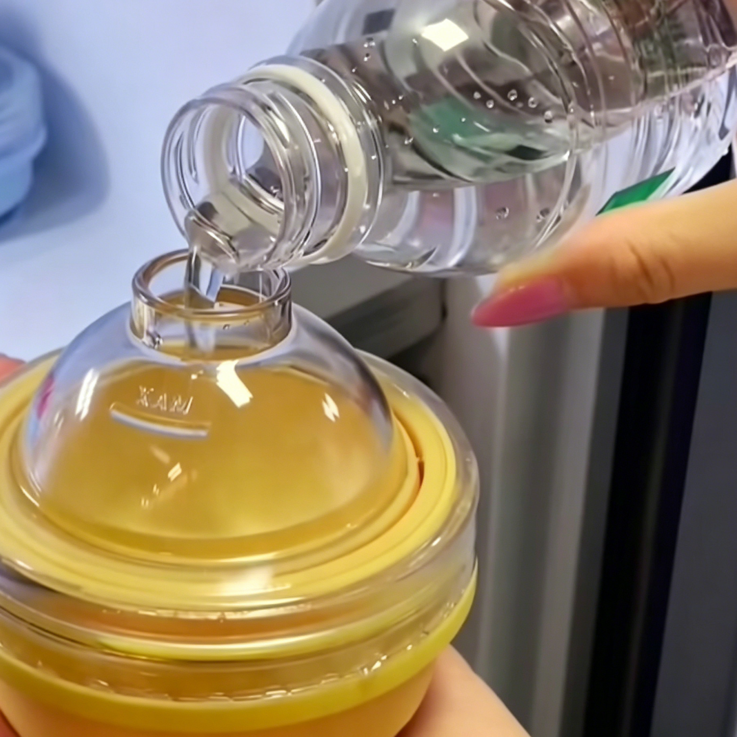 2-in-1 Foldable Silicone Ice Ball Maker Cup